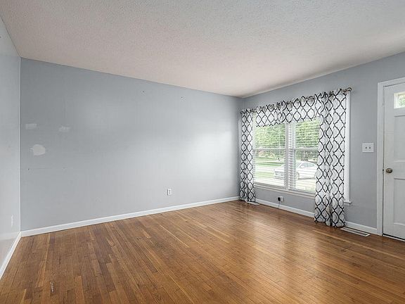 3rd image of 7508 Devereaux Ln