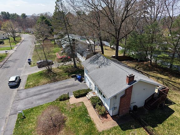 4th image of 19 Bowdoin Dr