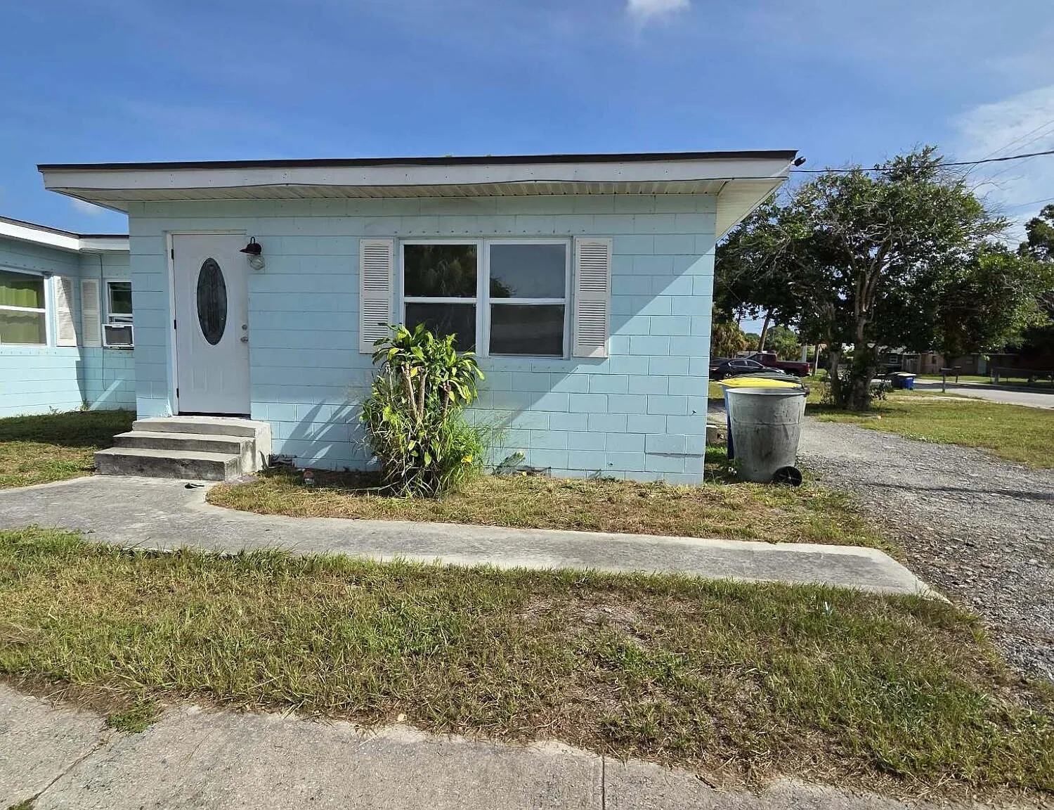 2 bed, 1.0 bath, 1837 sqft, $1,600 — Photo 1