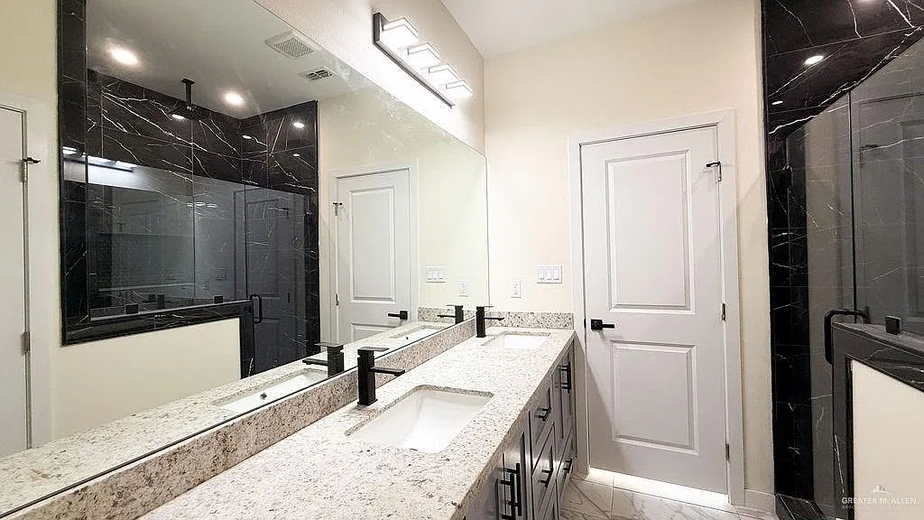3 bed, 2.0 bath, 1243 sqft, $1,600 — Photo 3