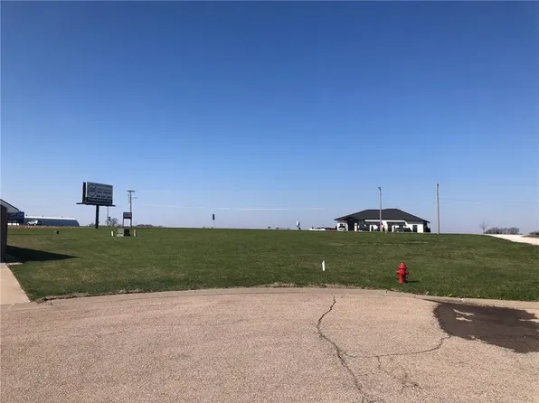 911 W 36th St, Higginsville, MO 64037