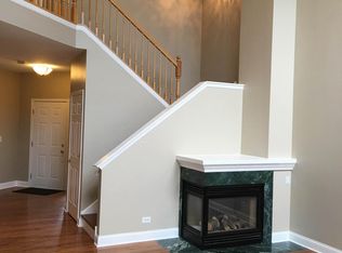 751 Creekside Cir, Gurnee, IL 60031
