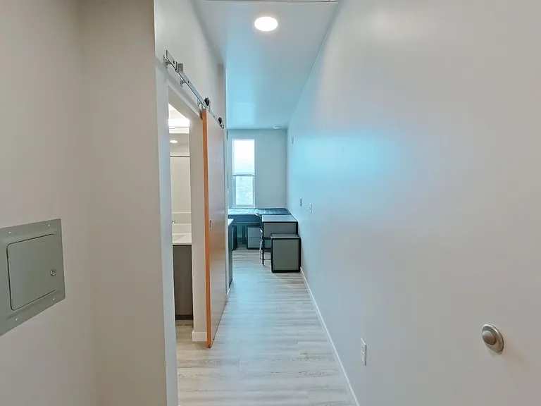 Ferry Street Flats - Modern Studios and Lofted units right by campus! — Photo 23