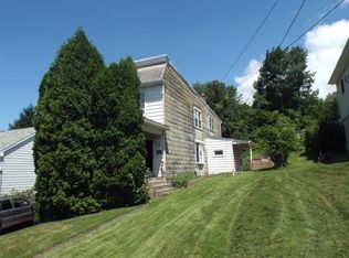 1123 W Centre St, Shenandoah, PA 17976