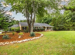 360 Red Hill Ln, Landrum, SC 29356