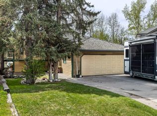 146 SE Cougar Point Rd, Canmore, AB T1W 1A1