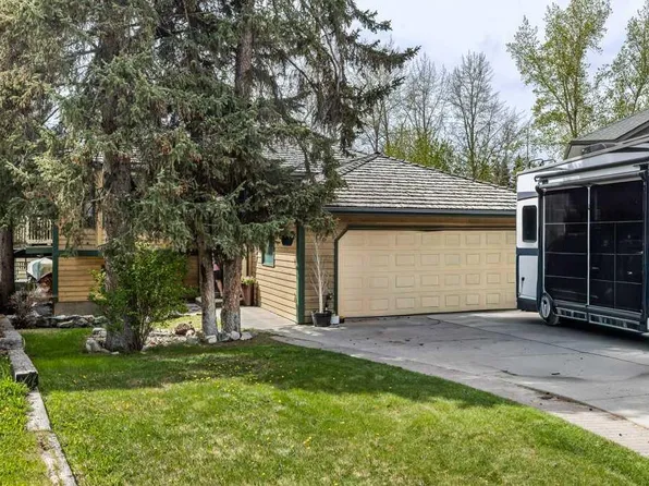 146 SE Cougar Point Rd, Canmore, AB T1W 1A1
