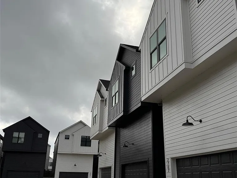 2705 Oakwood Crest Ln — Photo 42