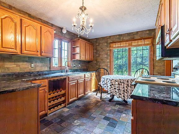 3rd image of 11143 Brookview Ct