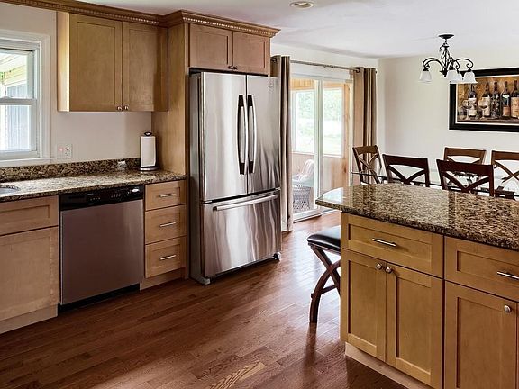 4th image of 29 Leonard Dr