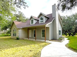 1591 County Road 320, Floresville, TX 78114