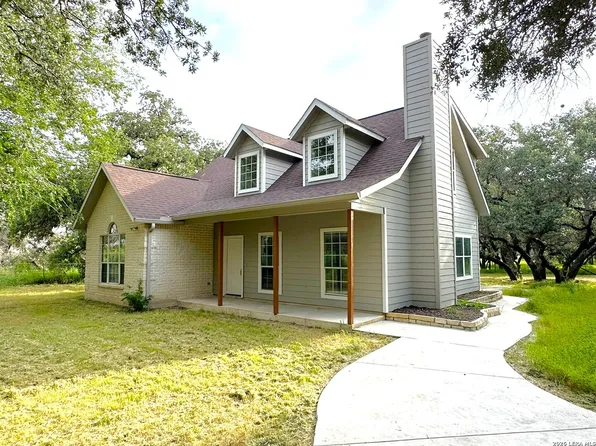1591 County Road 320, Floresville, TX 78114