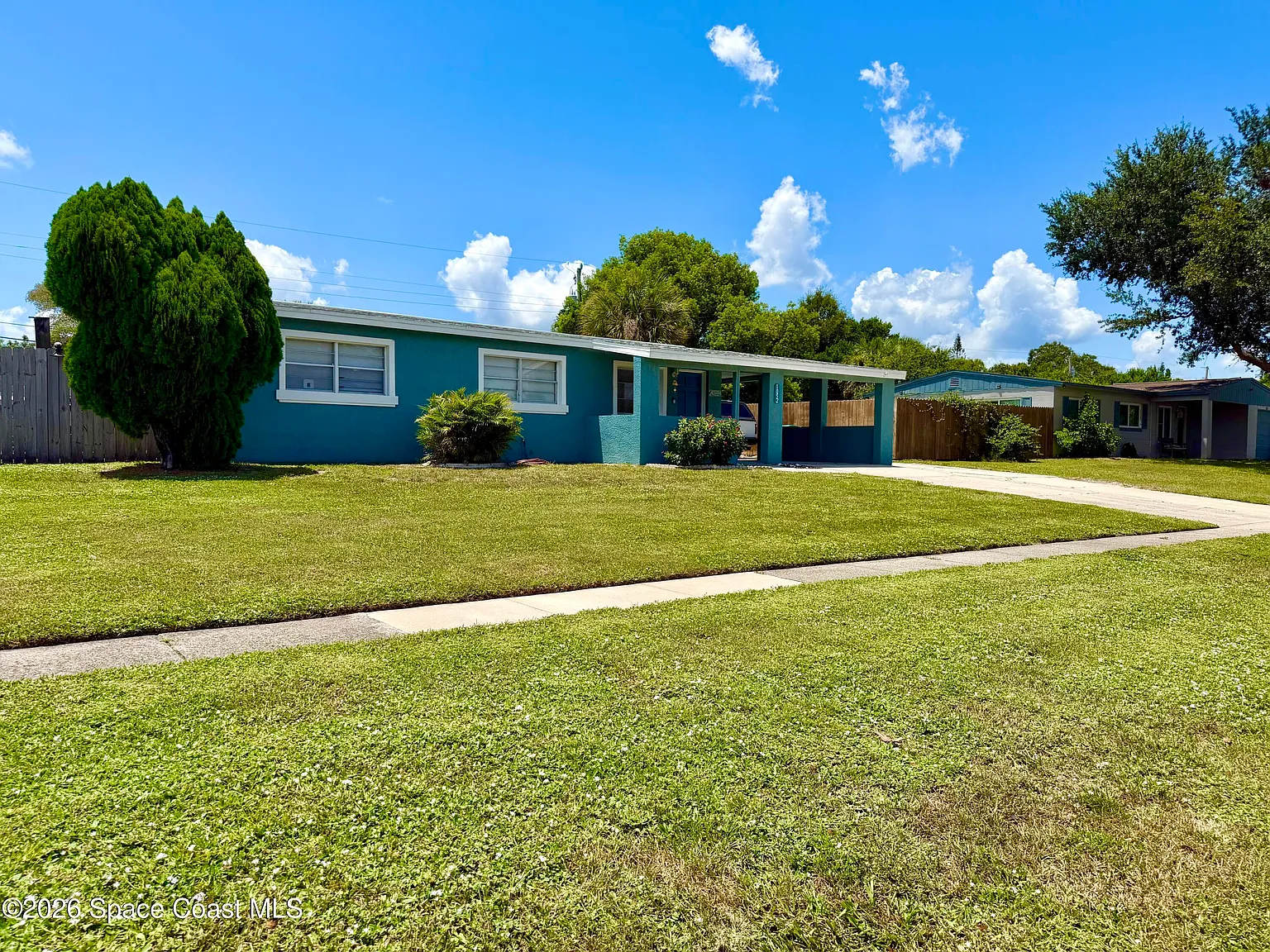 3 bed, 2.0 bath, 1458 sqft, $2,400 — Photo 2