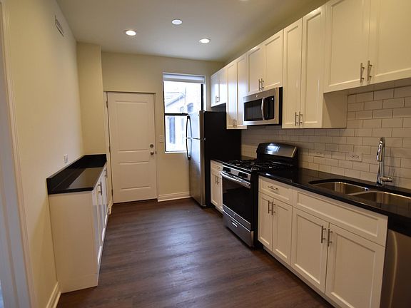 2nd image of 1906 W Montrose Ave