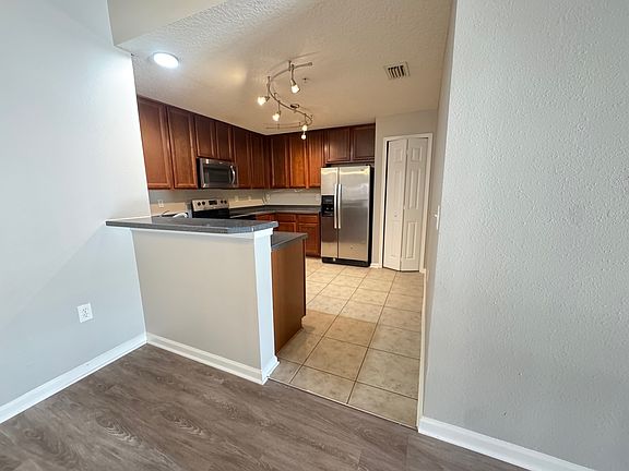 4th image of 7071 Deer Lodge Cir #1111