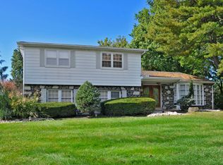 806 Warfield Ln, Huntingdon Valley, PA 19006