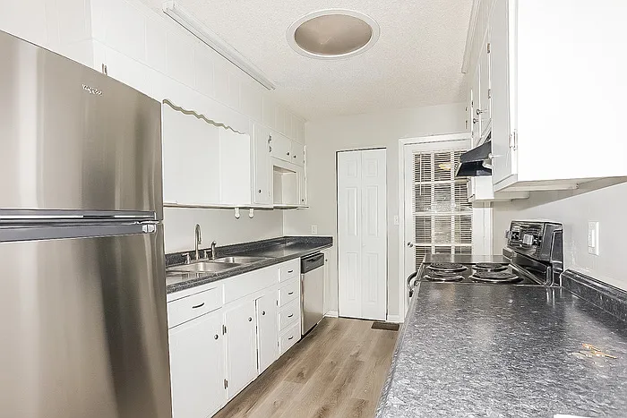 2801 Deen Ave — Photo 4