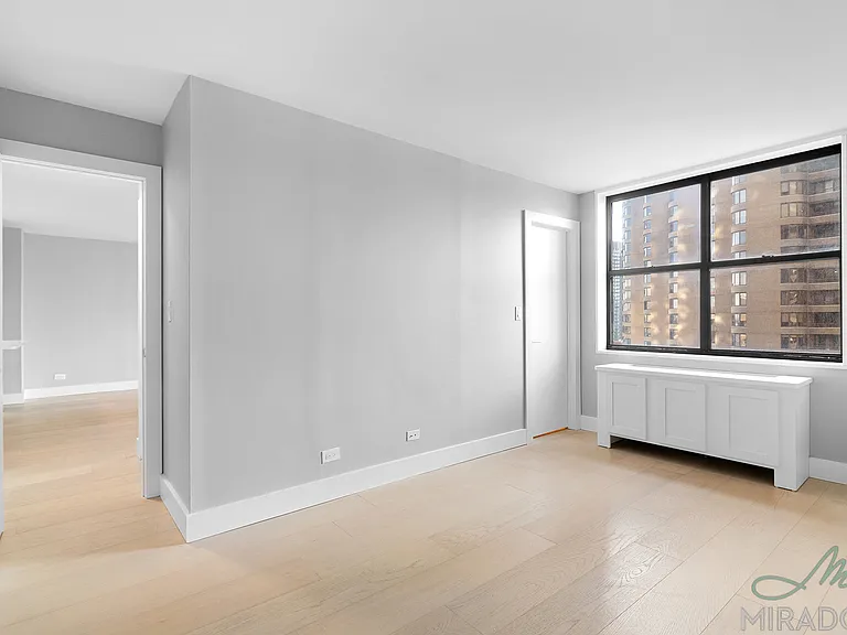 330 E 39th St #11B — Photo 7