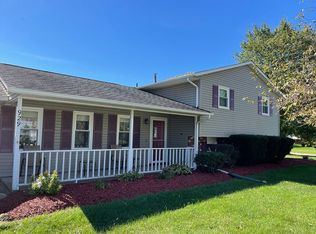 929 Hillside Dr, Amherst, OH 44001