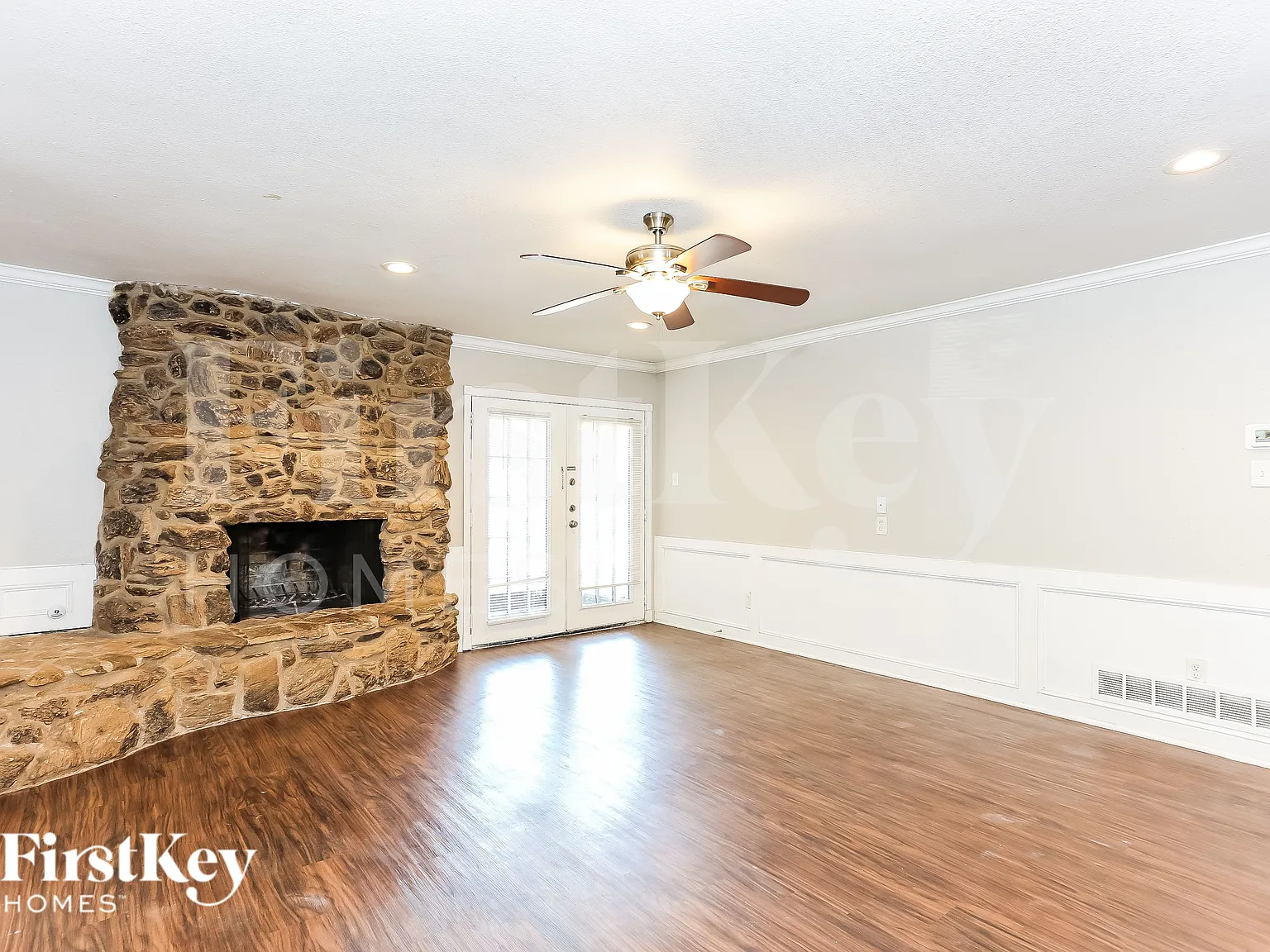 4 bed, 2.0 bath, 1932 sqft, $2,665 — Photo 3