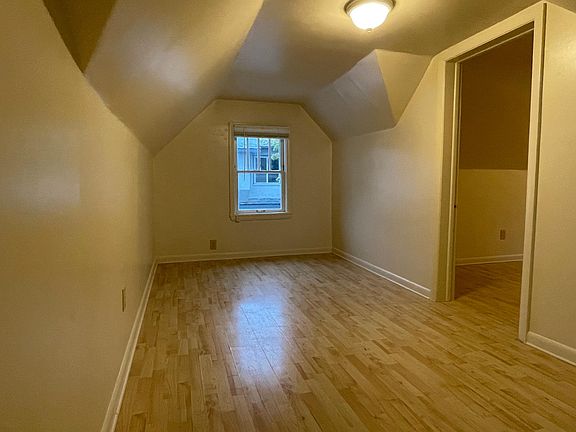 4th image of 917 E 6th Ave #2