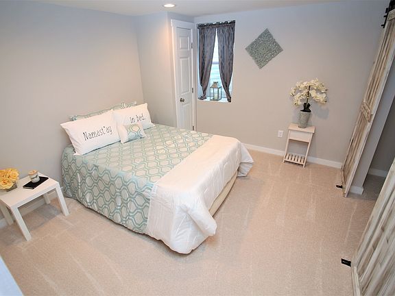 5th image of 465 N Hyde Pl