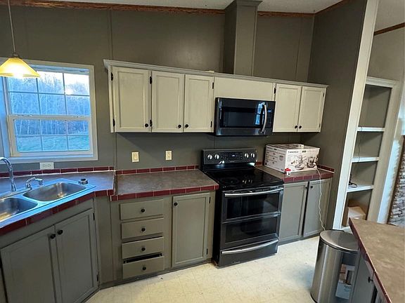 5th image of 242 Granite Ridge Ln