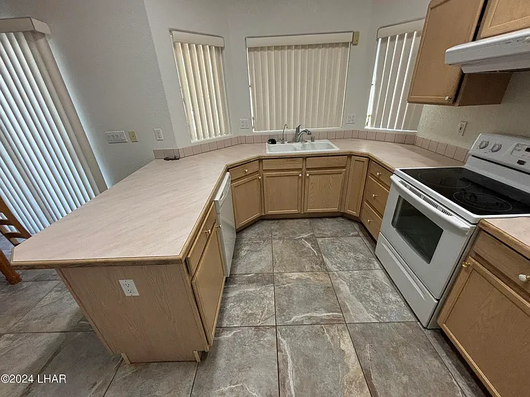 3720 Beachview Dr — Photo 9