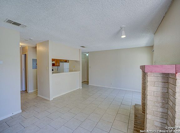 3rd image of 7528 Windsor Oaks