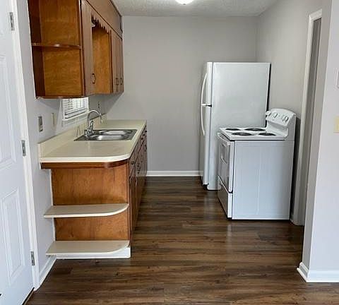 4th image of 24 Pennant Dr #2