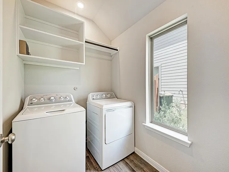 144 Danielson St — Photo 24