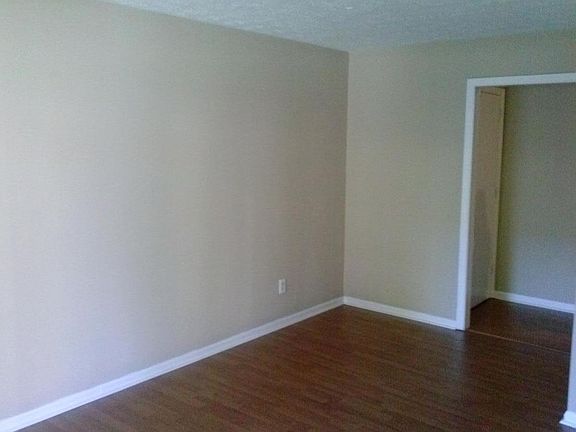 4th image of 3728 Camelot Dr