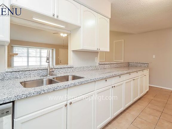 3rd image of 10419 Gulfstream Ln