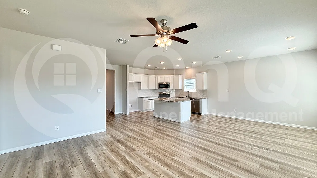 4 bed, 3.0 bath, 1783 sqft, $2,085 — Photo 4