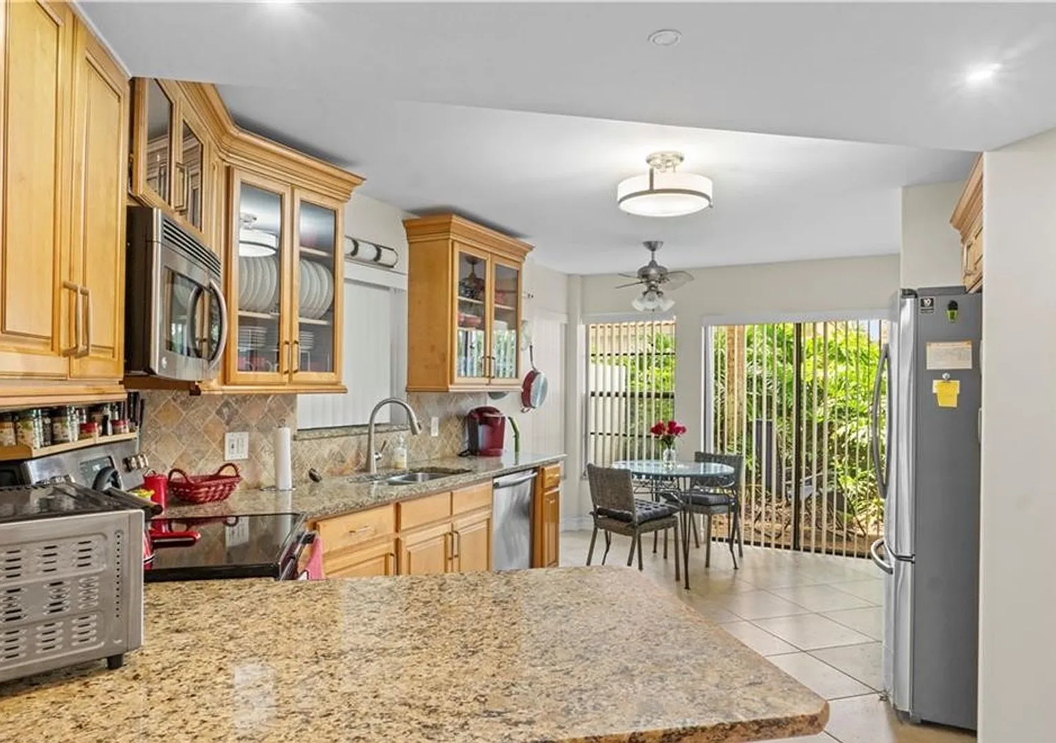 Lugano At Pelican Bay Beautiful First Floor Condo Seasonal Furnished Rental — Photo 4