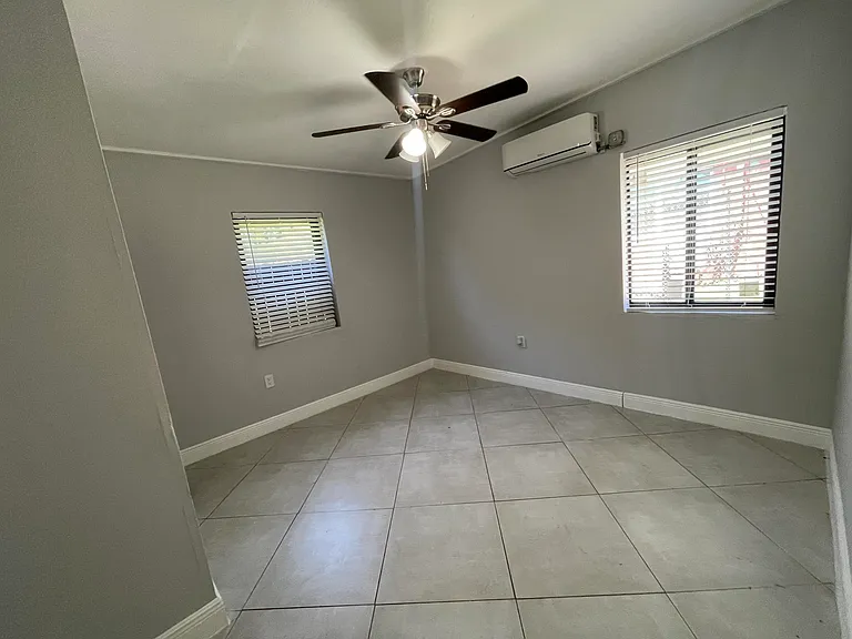 103 NW 7th Ave #E — Photo 9