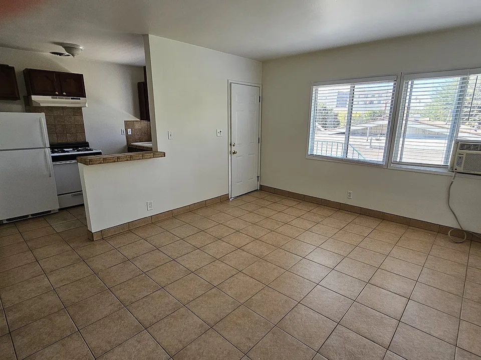 1240 N McCadden Pl #6