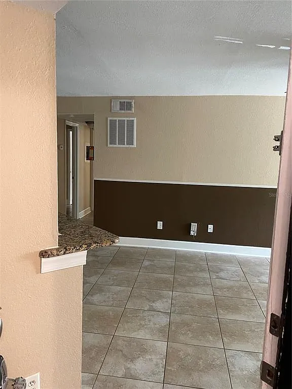 2 bed, 1.0 bath, 934 sqft, $1,449 — Photo 4