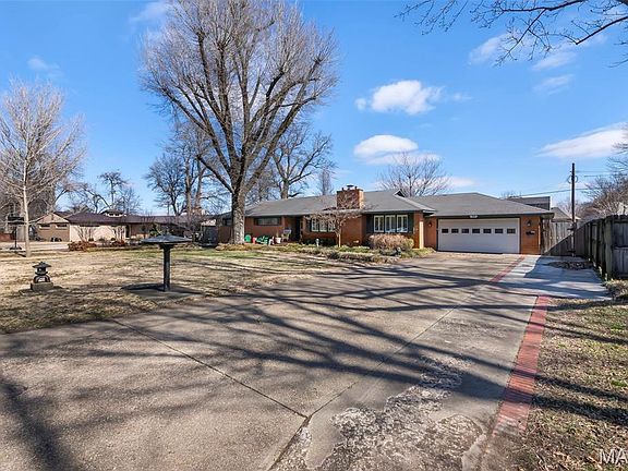 2nd image of 928 E Baker Dr