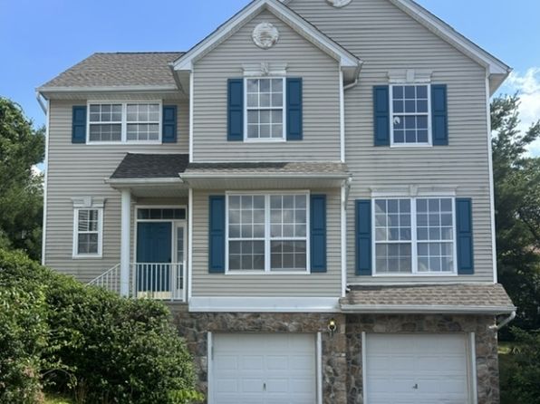 246 Winding Hill Dr, Hackettstown, NJ