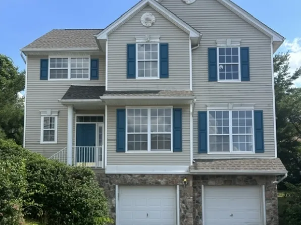 246 Winding Hill Dr, Hackettstown, NJ 07840