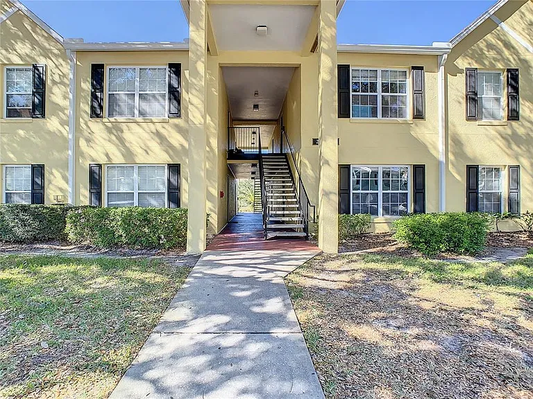 2041 Dixie Belle Dr #L — Photo 9