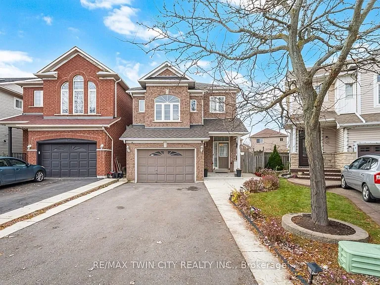 34 Bramoak Cres — Photo 1