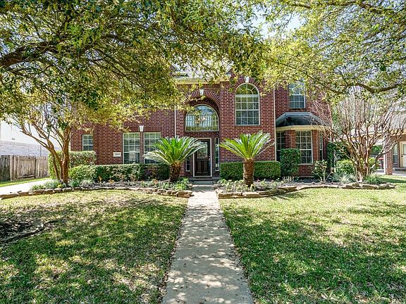 Windrose is zoned to desirable Klein ISD and is conveniently located to 99 / Grand Parkway.