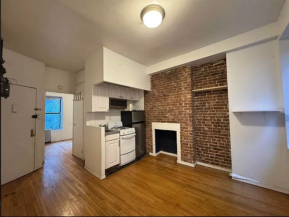 2nd image of 442 W 45th St APT 2RW