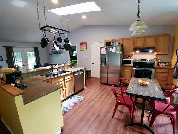 2nd image of 21339 Alpine Dr