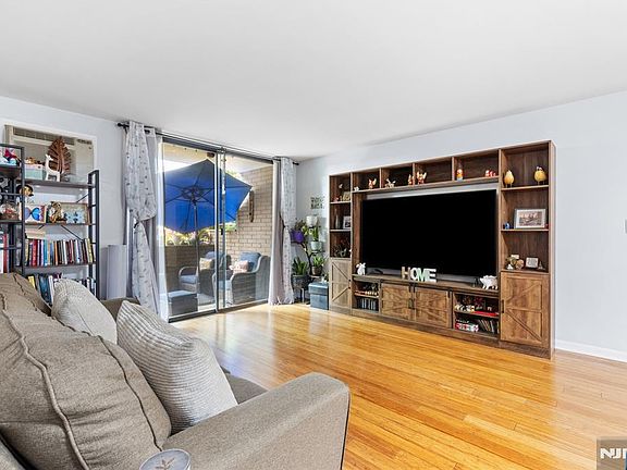 4th image of 464 Liberty St APT 107B