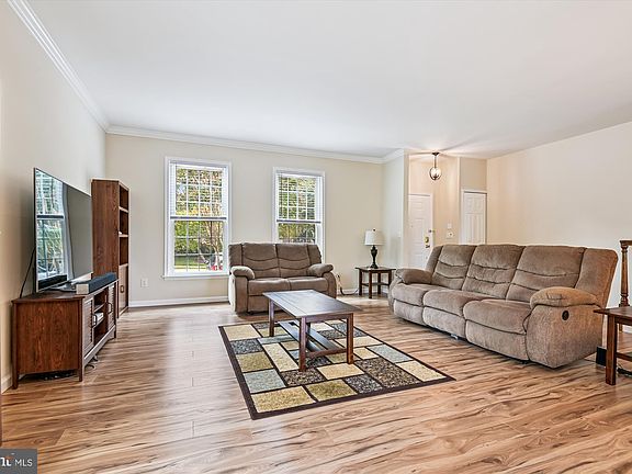5th image of 9 Goucher Woods Ct