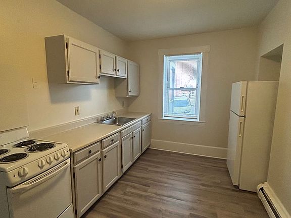 3rd image of 100 Bedford St #1