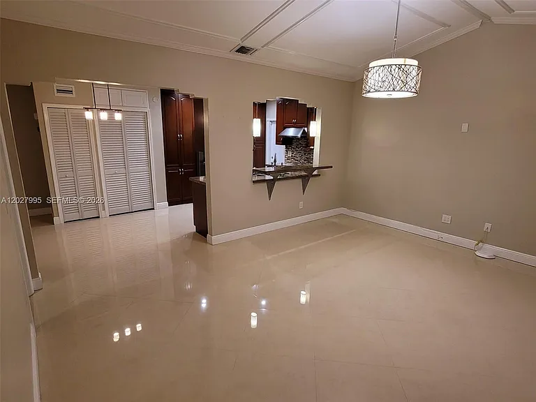 1662 SW 19th Ave — Photo 4